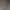 Moderne Badezimmer mit Waschbecken, beleuchtetem Rundspiegel und teilweise sichtbarer Badewanne